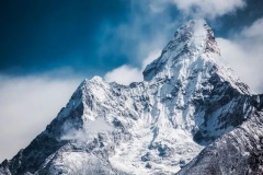 Always-look-up-when-trekking-through-the-valleys-as-you-never-know-what-you-will-see-when-trekking-in-Nepal